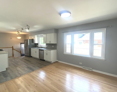 426 E Berteau Avenue - Photo Thumbnail 3