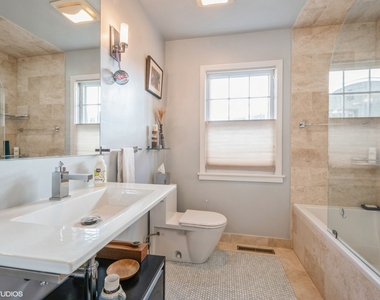 2510 Sheridan Road - Photo Thumbnail 16