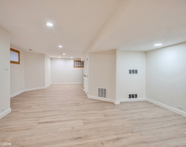 2510 Sheridan Road - Photo Thumbnail 17