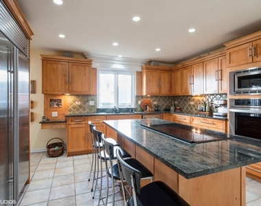 2510 Sheridan Road - Photo Thumbnail 3
