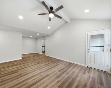 10211 Sugar Branch Drive - Photo Thumbnail 4