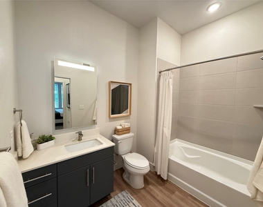 641 W Crosstimbers Street - Photo Thumbnail 4