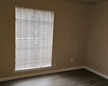 6815 Beachwood Street - Photo Thumbnail 6