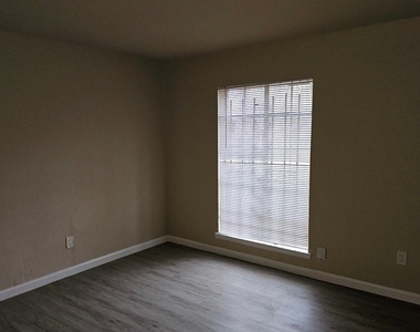 6815 Beachwood Street - Photo Thumbnail 15