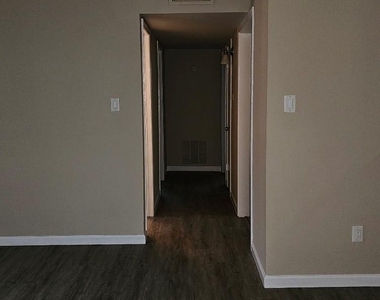 6815 Beachwood Street - Photo Thumbnail 5