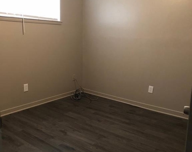 6815 Beachwood Street - Photo Thumbnail 4