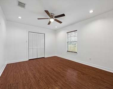 708 E 32nd Street - Photo Thumbnail 4