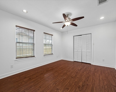 708 E 32nd Street - Photo Thumbnail 3