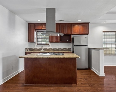 708 E 32nd Street - Photo Thumbnail 10