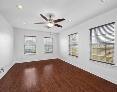 708 E 32nd Street - Photo Thumbnail 1