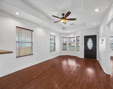 708 E 32nd Street - Photo Thumbnail 12