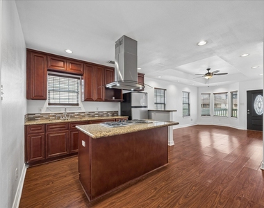 708 E 32nd Street - Photo Thumbnail 8