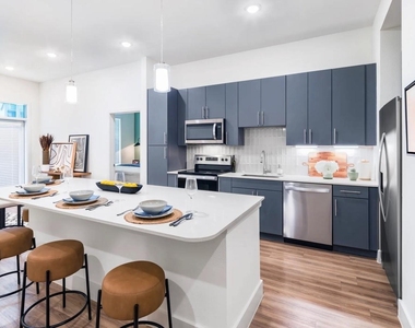 641 W Crosstimbers Street - Photo Thumbnail 11