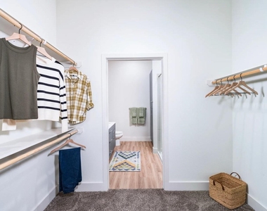 641 W Crosstimbers Street - Photo Thumbnail 9