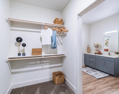 641 W Crosstimbers Street - Photo Thumbnail 3
