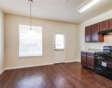 9714 Cira Court - Photo Thumbnail 3