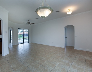 2110 Sw 38th Terrace - Photo Thumbnail 1