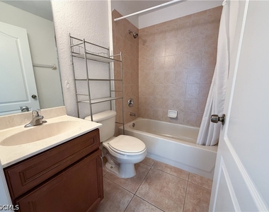 2110 Sw 38th Terrace - Photo Thumbnail 17