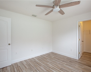 2110 Sw 38th Terrace - Photo Thumbnail 14