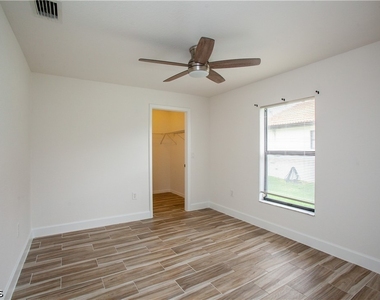 2110 Sw 38th Terrace - Photo Thumbnail 13