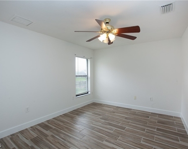 2110 Sw 38th Terrace - Photo Thumbnail 15