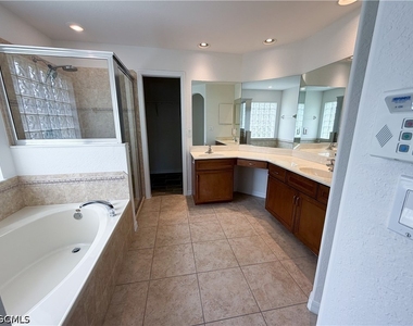 2110 Sw 38th Terrace - Photo Thumbnail 11