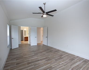 2110 Sw 38th Terrace - Photo Thumbnail 9