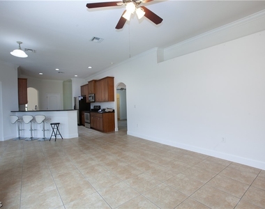 2110 Sw 38th Terrace - Photo Thumbnail 6