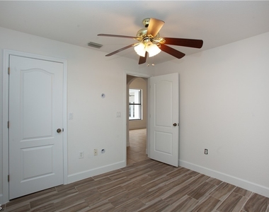 2110 Sw 38th Terrace - Photo Thumbnail 19