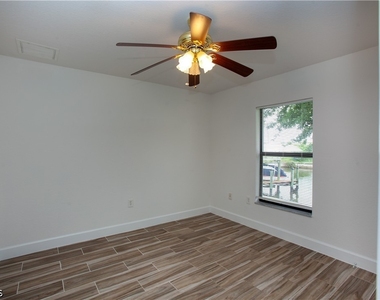 2110 Sw 38th Terrace - Photo Thumbnail 18