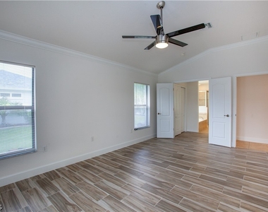 2110 Sw 38th Terrace - Photo Thumbnail 21