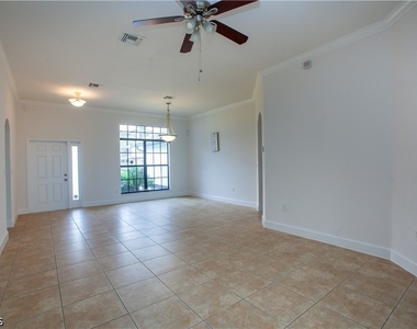 2110 Sw 38th Terrace - Photo Thumbnail 8
