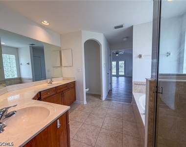 2110 Sw 38th Terrace - Photo Thumbnail 10
