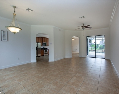 2110 Sw 38th Terrace - Photo Thumbnail 2