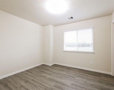 12431 Roy Mix Bohn Lane - Photo Thumbnail 7