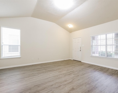 12431 Roy Mix Bohn Lane - Photo Thumbnail 4