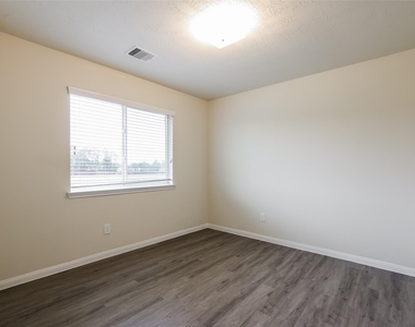 12431 Roy Mix Bohn Lane - Photo Thumbnail 6