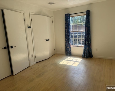 19-23 E Main - Photo Thumbnail 11