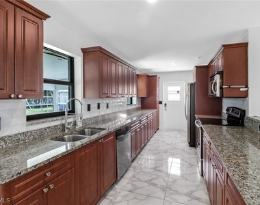 18659 Sarasota Road - Photo Thumbnail 6