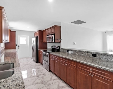 18659 Sarasota Road - Photo Thumbnail 7