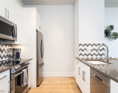101 8th Street S - Photo Thumbnail 4