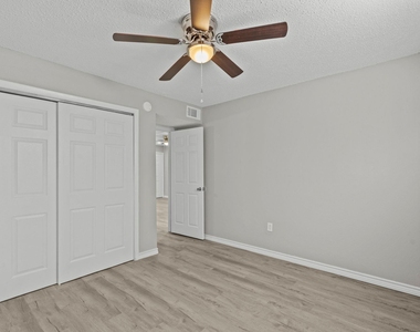 911 Avenue K - Photo Thumbnail 8
