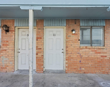 911 Avenue K - Photo Thumbnail 10