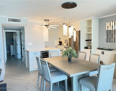 333 Harbour Drive - Photo Thumbnail 3