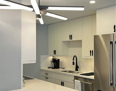 333 Harbour Drive - Photo Thumbnail 2