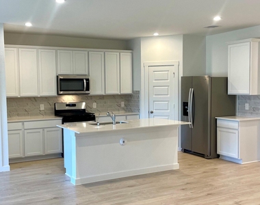 31710 Carlisle Cove Ct - Photo Thumbnail 3