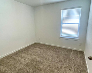 31710 Carlisle Cove Ct - Photo Thumbnail 8