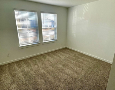 31710 Carlisle Cove Ct - Photo Thumbnail 6