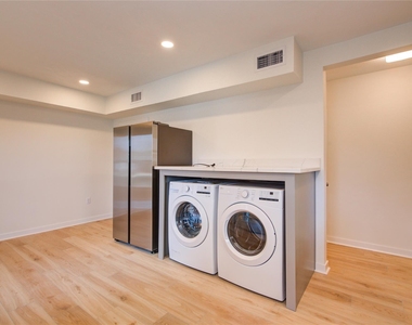 2208 Blodgett Street - Photo Thumbnail 10