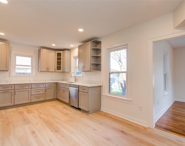 2208 Blodgett Street - Photo Thumbnail 8